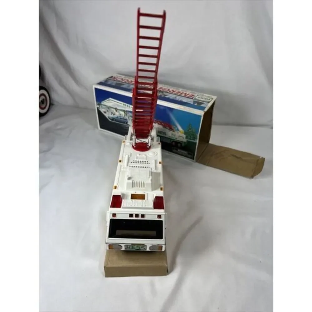 Vintage 1996 Hess Truck Emergency Vehicle‎ In Original Box